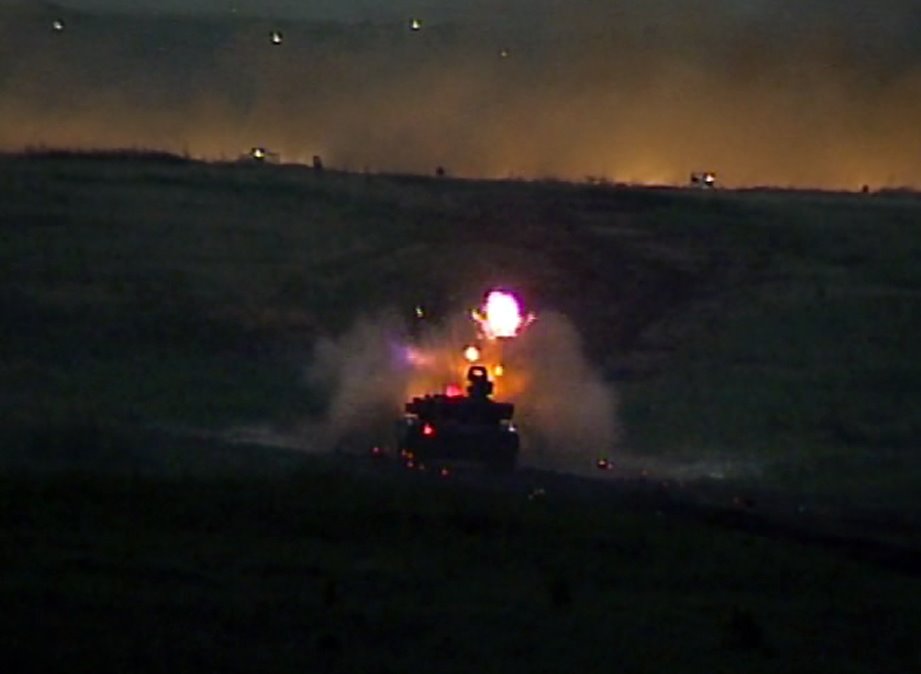 Bu-Bum.. T-80 Combined-arms night-time training. Russia.Mulino. 2009