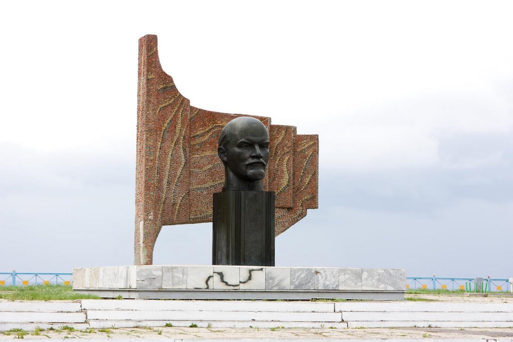 Памятник вождю (2010.05.15)