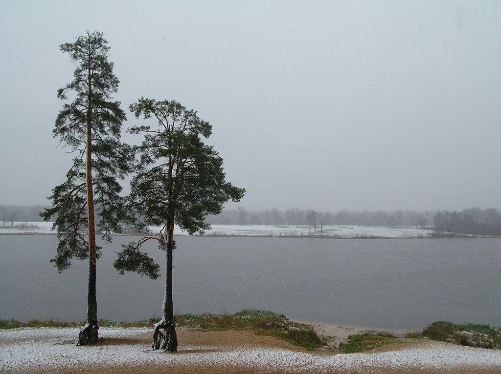 Kind on Sacred lake. Вид на Святое озеро. Поздняя осень 2006.