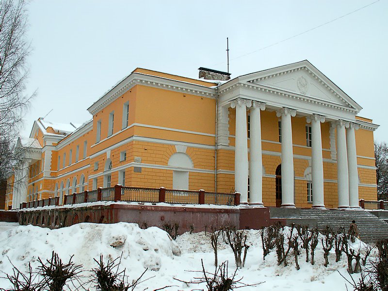 ДК - Народный дом Коновалова (1915-1924). Арх. П. Малиновский, В. Веснин, Н. Лазарев. Фото 2008 г.
