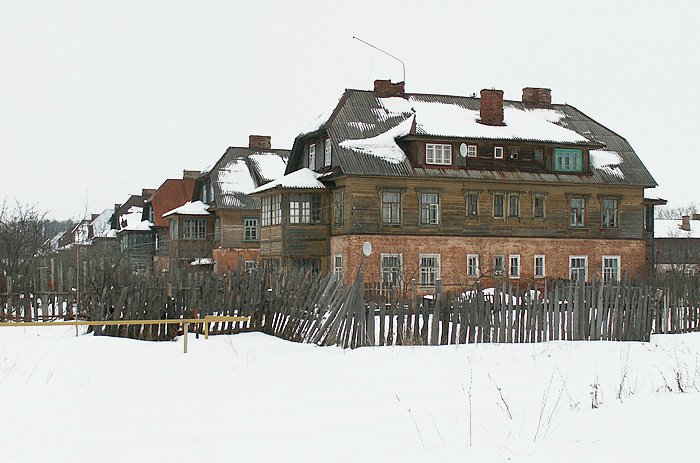 Кооперативный посёлок (1925-1930). Состоит из 54 домов, из них 14 с квартирами-мансандрами на третьем этаже. Фото 2008 г.