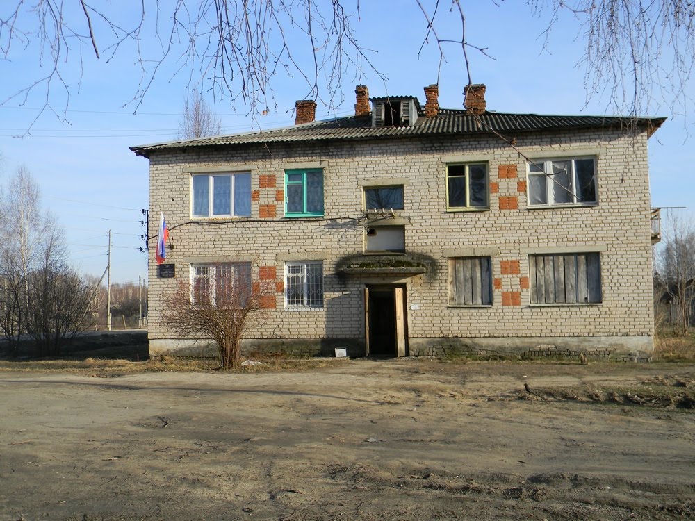 Долматовский. Администрация
