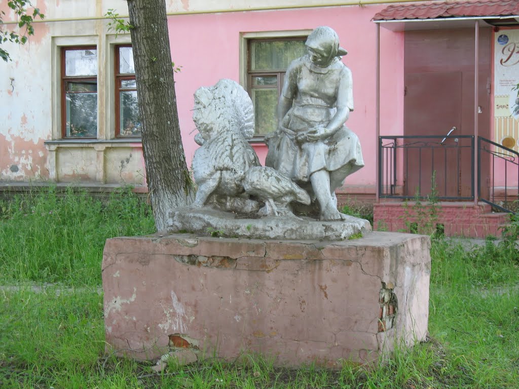Скульптура крестьянки