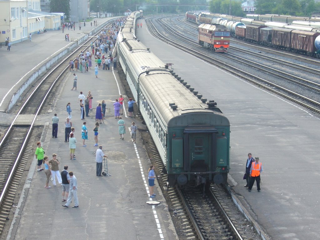 Поезд 347 Уфа - Санкт-Петербург на станции Иваново