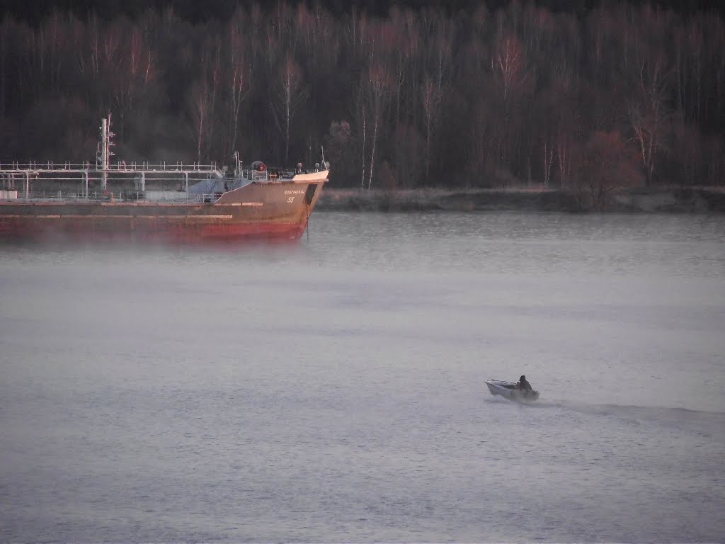 Лодка в морозном тумане