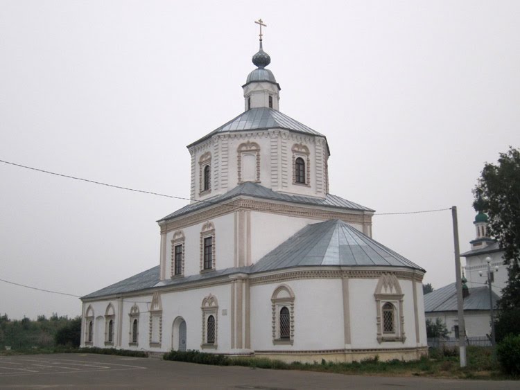 Успенская церковь города Лух.