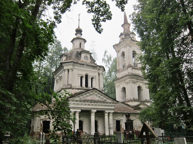 Преображенская кладбищенская церковь города Лух.