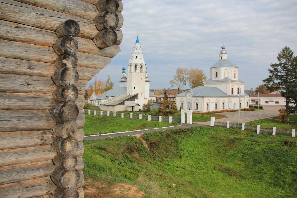 Вид на Собор Троицы Живоначальной от недоделанной крепости