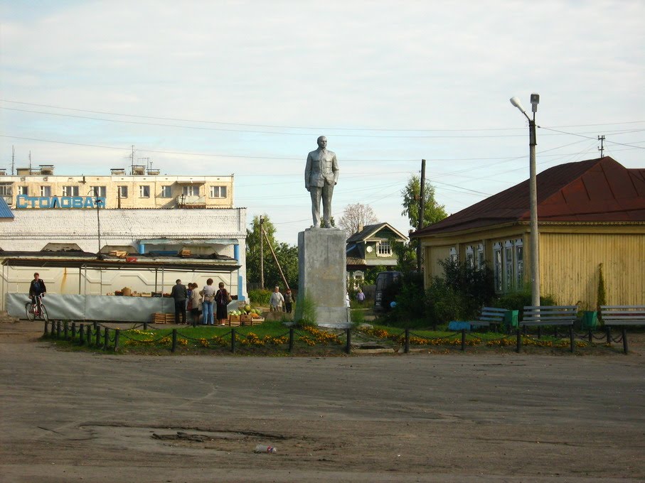Площадь, памятник В.И.Ленину