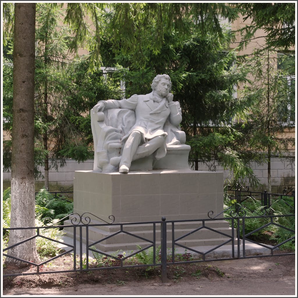 Приволжск. Местный Пушкин. 07.2013.