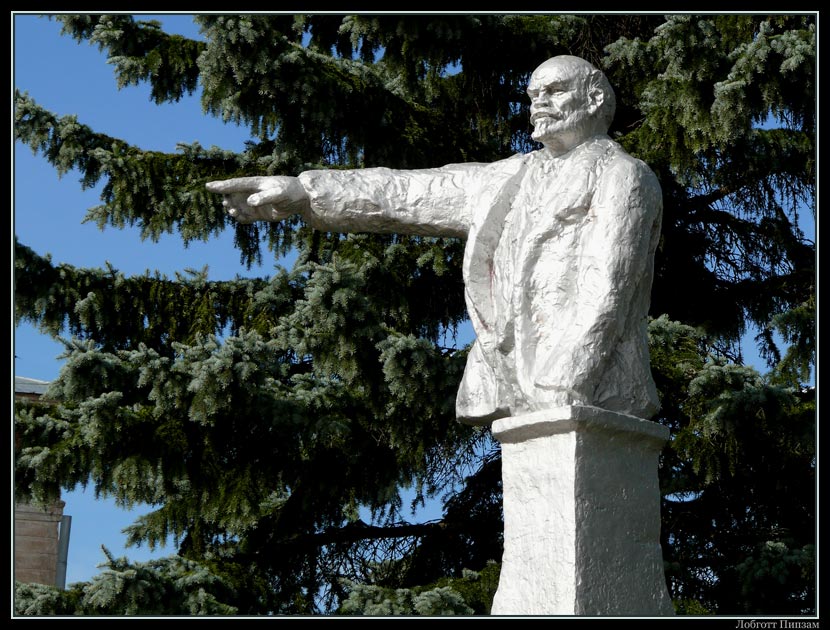 Родники (Ивановская область). Памятник В.И.Ленину