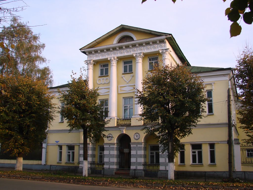 Детский садик. В этом здании 19 века в 20 веке находилось городское управление НКВД.