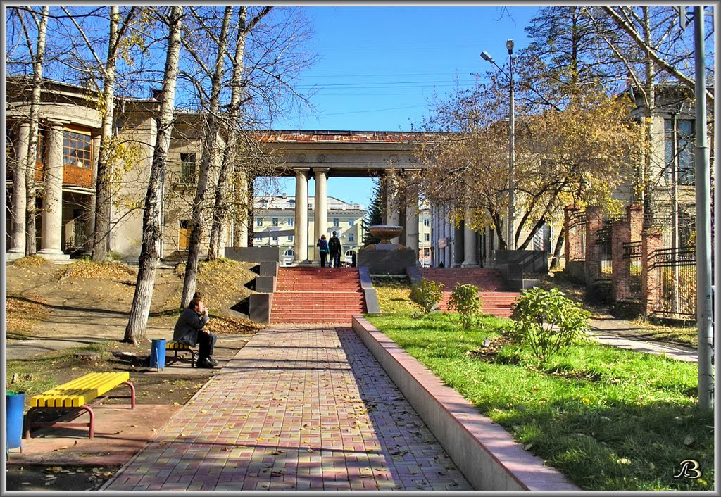 Park Exit to Lenin Sq.  Выход из парка на пл. Ленина