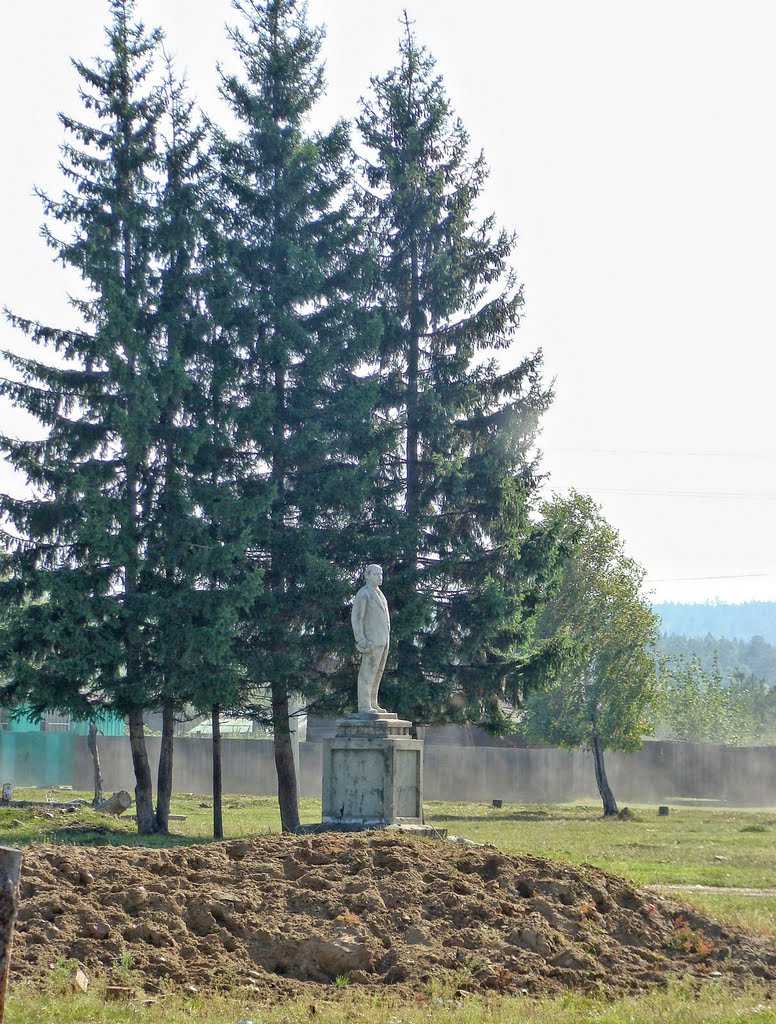 Атагай. Одинокий Ильич. - Monument to Lenin.