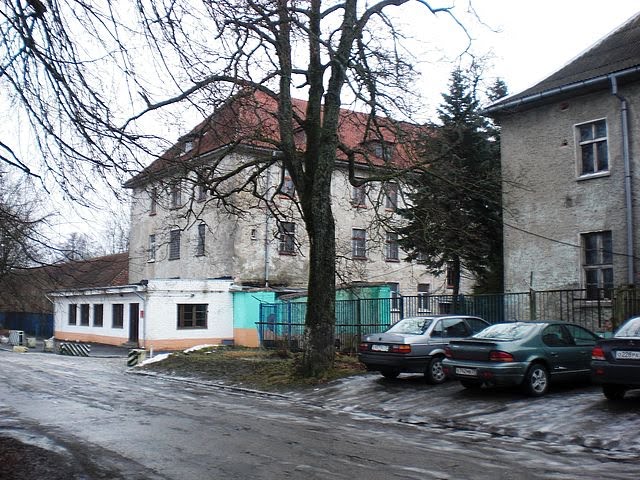 КПП и казарма,на 3 этаже была 13-я у/з в 1980 году.