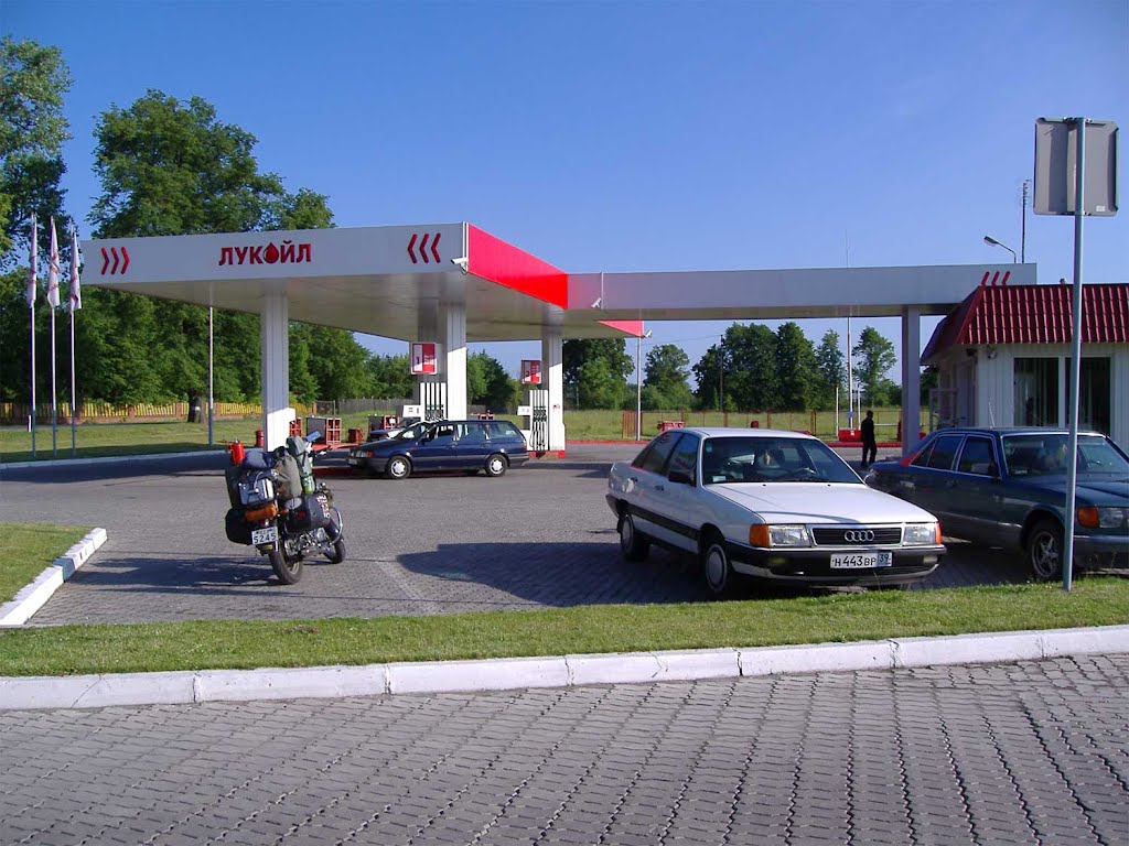 Russia,Kaliningrad_Die naechste Tankstelle von der Grenze