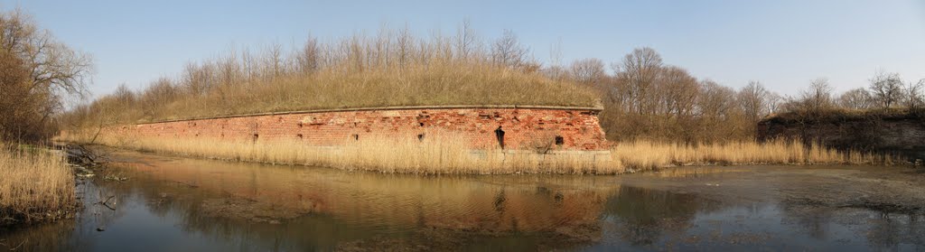 Контргард Кёниг крепости Пиллау в Балтийске. Панорама из 4 кадров.