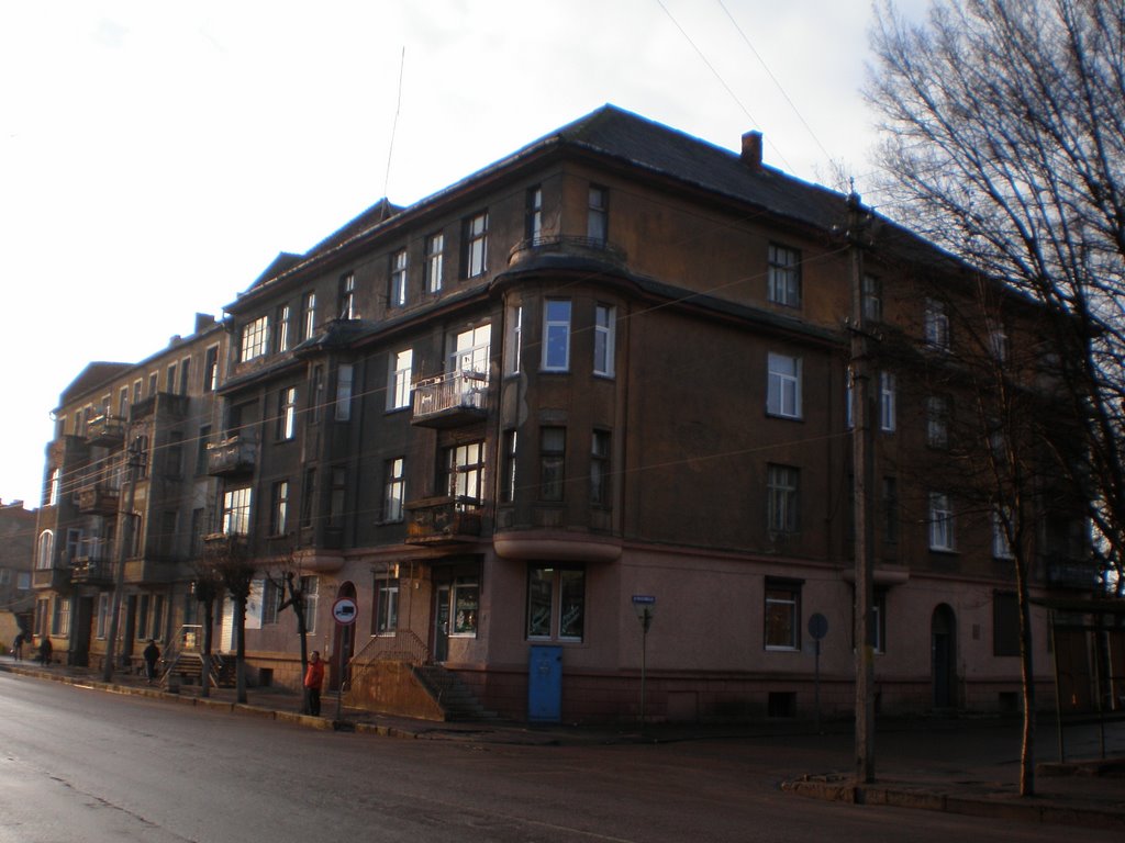 Дом на углу ул. Московская и ул. Артиллерийская
