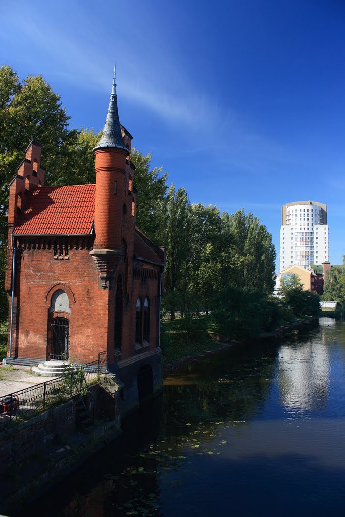 Old and new. - Старый и новый.