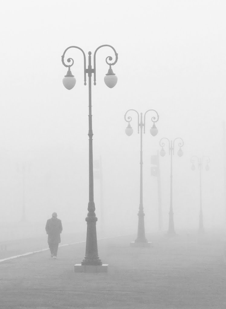 #16-18. The station morning. – Туманное утро на пероне Южного вокзала в Калининграде.