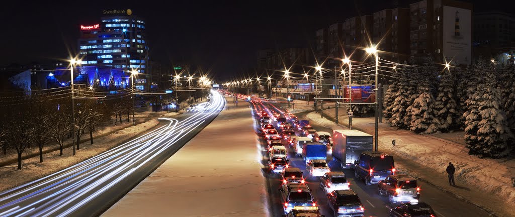 #112 to 114 – Night Moscow avenue. Kaliningrad, Russia. – Декабрьский час-пик на Московском проспекте в Калининграде.