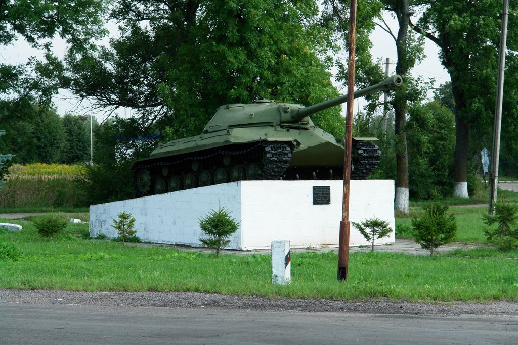 Т-10(ИС-8), последний из серии ИС на въезде в город.