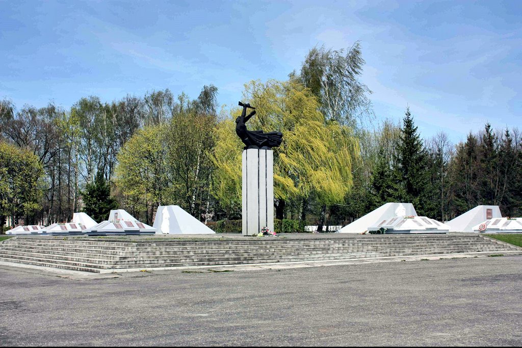 Центральная площадь. Мемориал.