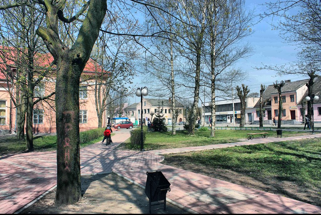 Сквер в центре города. 2009.