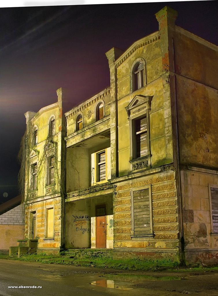 Старый банк. Ночь.  (HDR)