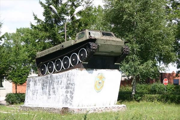 Памятник у воинской части