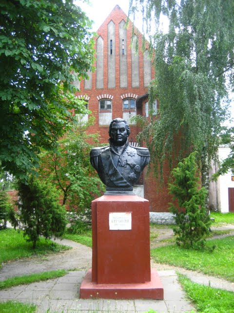 памятник кутузову