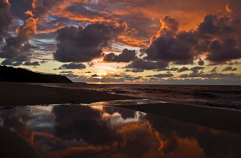 Multi-colored clouds and their reflection. - Разноцветные облака и их отражение.