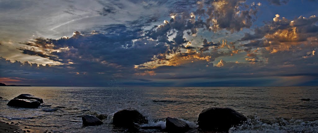 Heavenly view over the sea  -  Небесное представление над морем.
