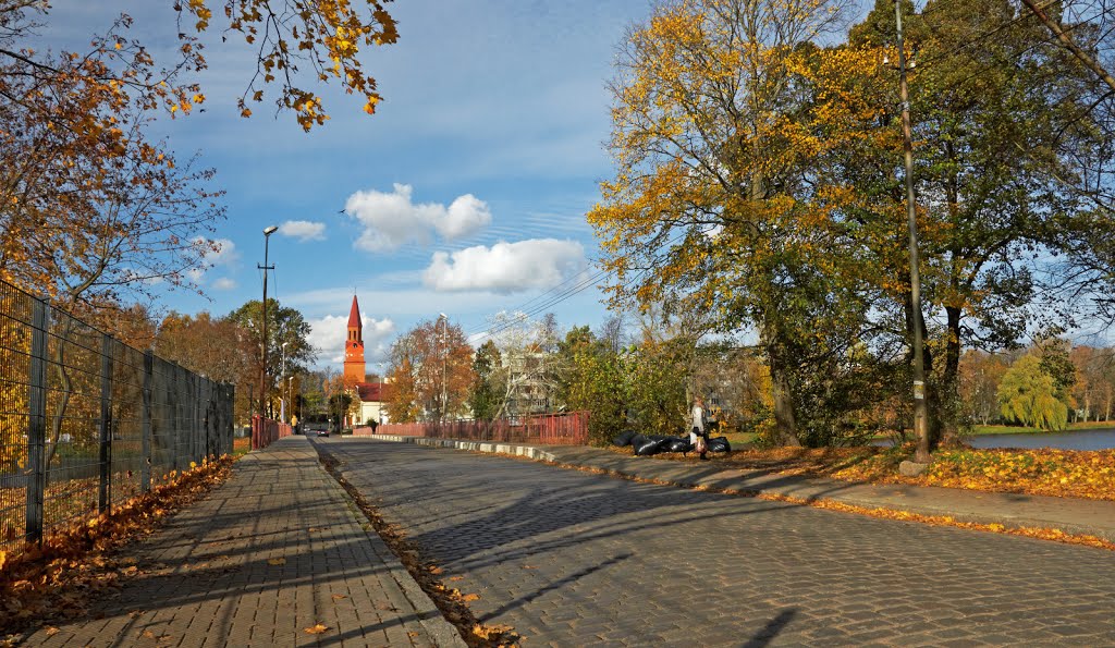 Улица Мамина-Сибиряка в Советске, около Городского пруда.