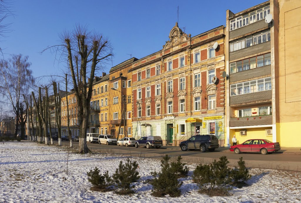 Мешанина архитектурных стилей на улице Рабочей в Советске.