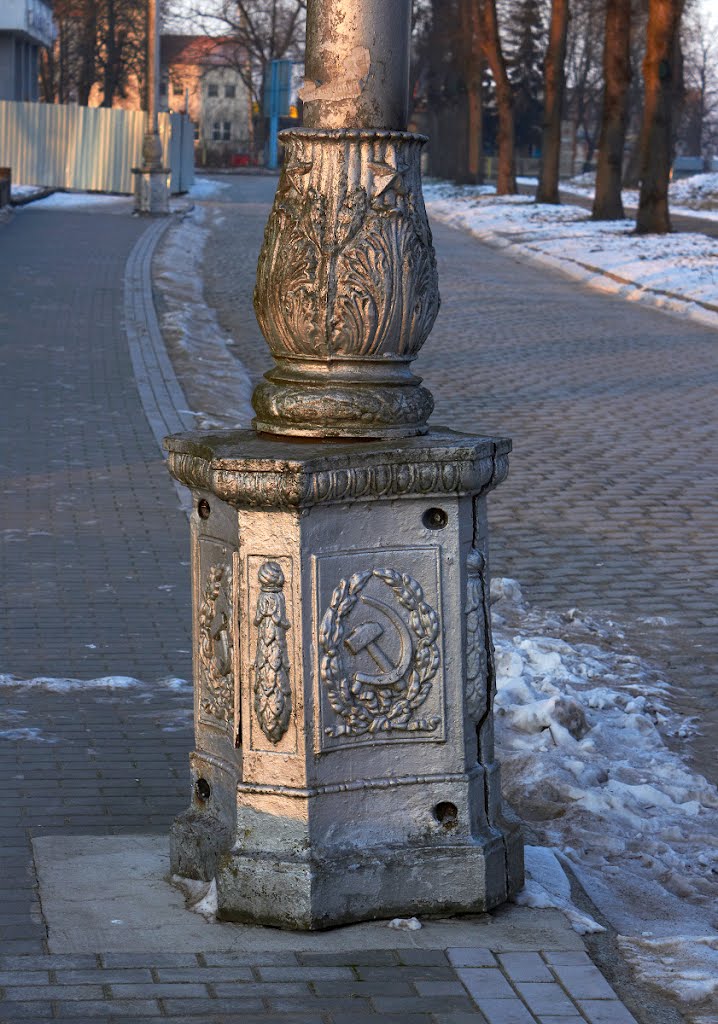 Основание стоба уличного освещения в Советске.