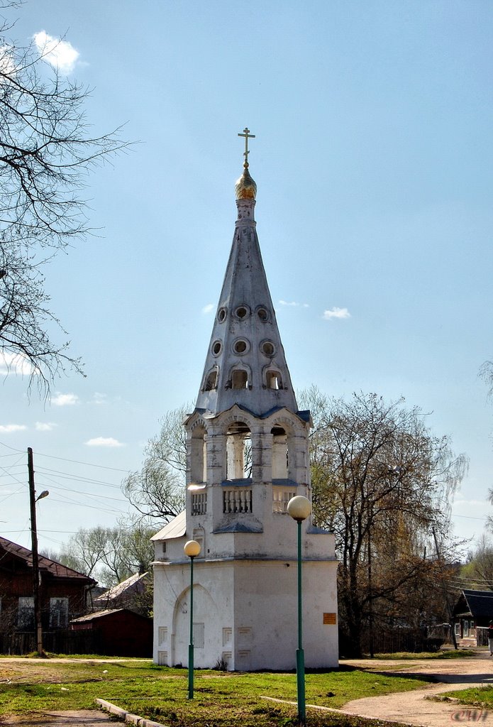 Бежецк. Колокольня церкви Введения во храм Пресвятой Богородицы.
