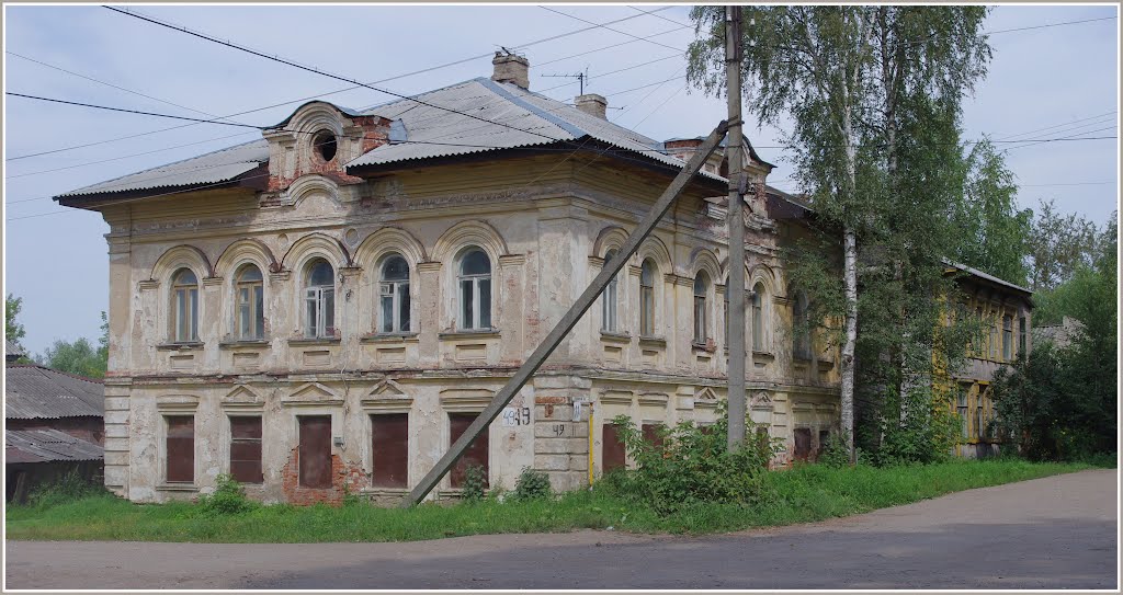 Бежецк. Пушкинский переулок. Старый дом. 08.2012.