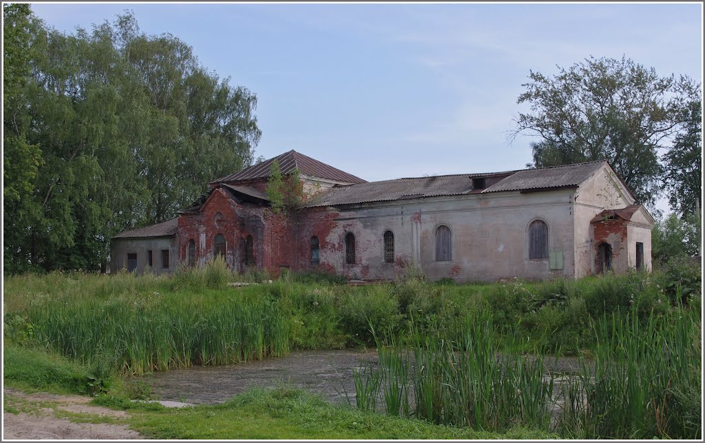 Бежецк. Покровская церковь. 08.2012.