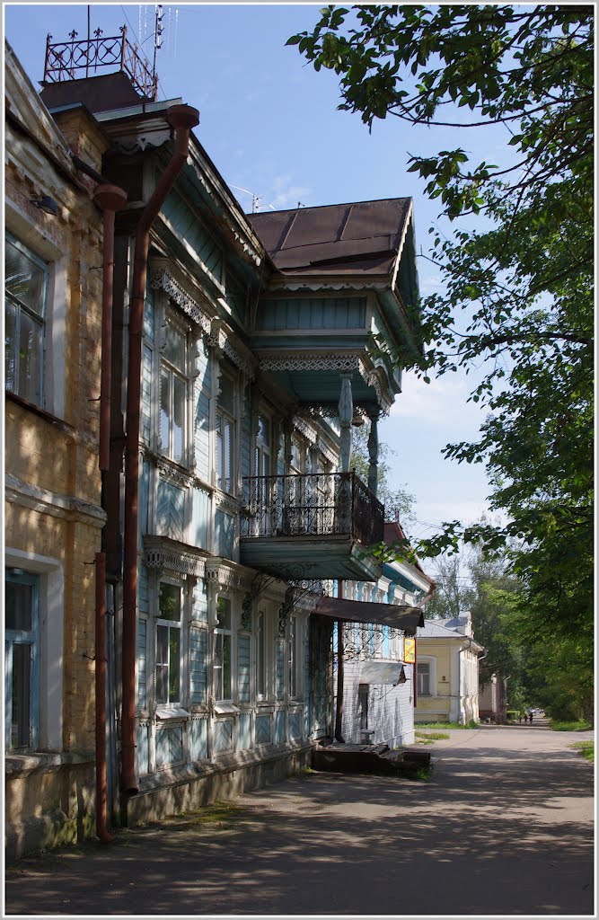 Бежецк. Дом на Большой улице. 08.2012.
