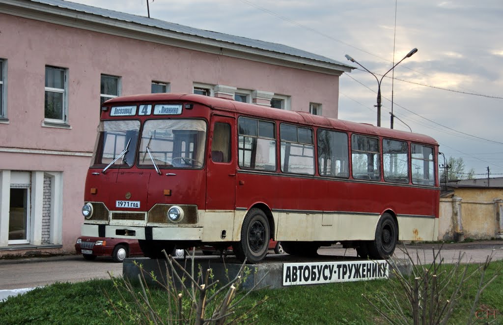 Вышний Волочек. Автобус труженник