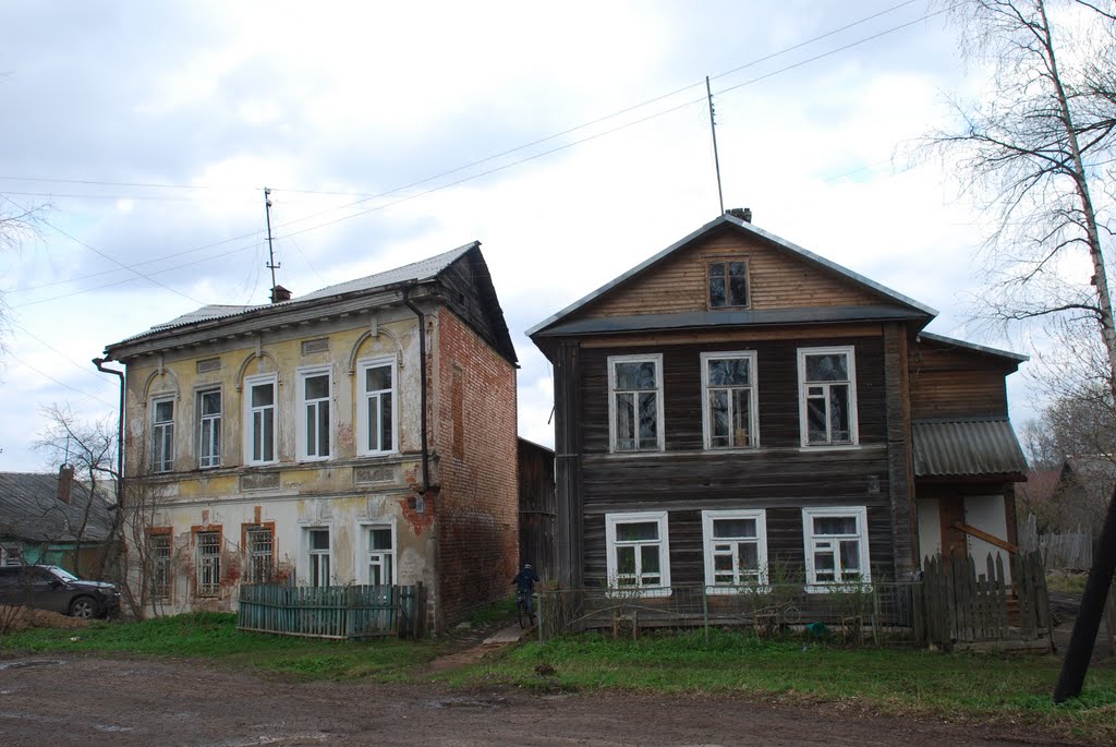 Вышний Волочёк. Старинные дома на набережной Цнинского канала