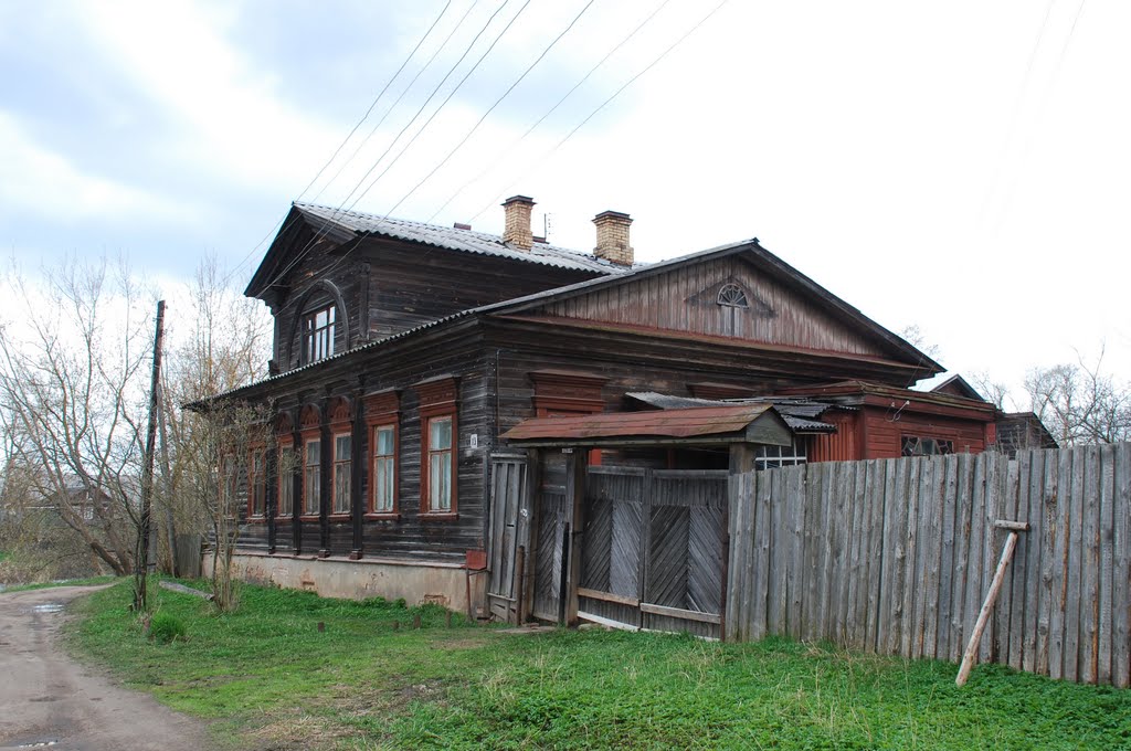 Вышний Волочёк. Старинный дом по Островской линии, 13