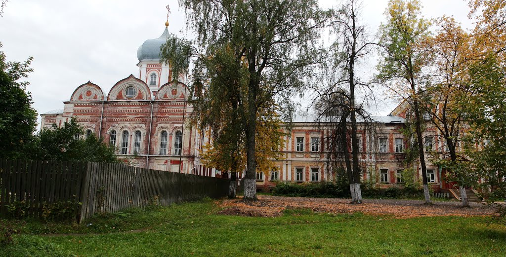 Вышний Волочек. Церковь Успения Пресвятой Богородицы при Ермаковской богадельне