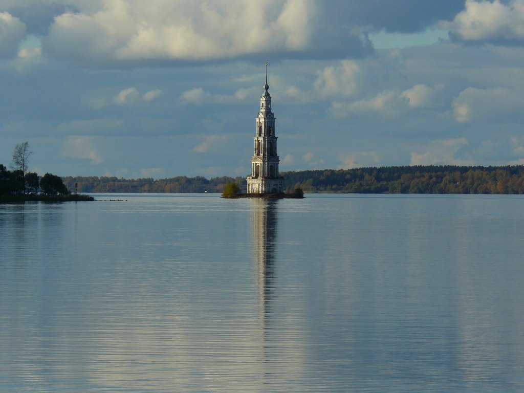 RUSSIA.KALYAZIN. Church in the water.