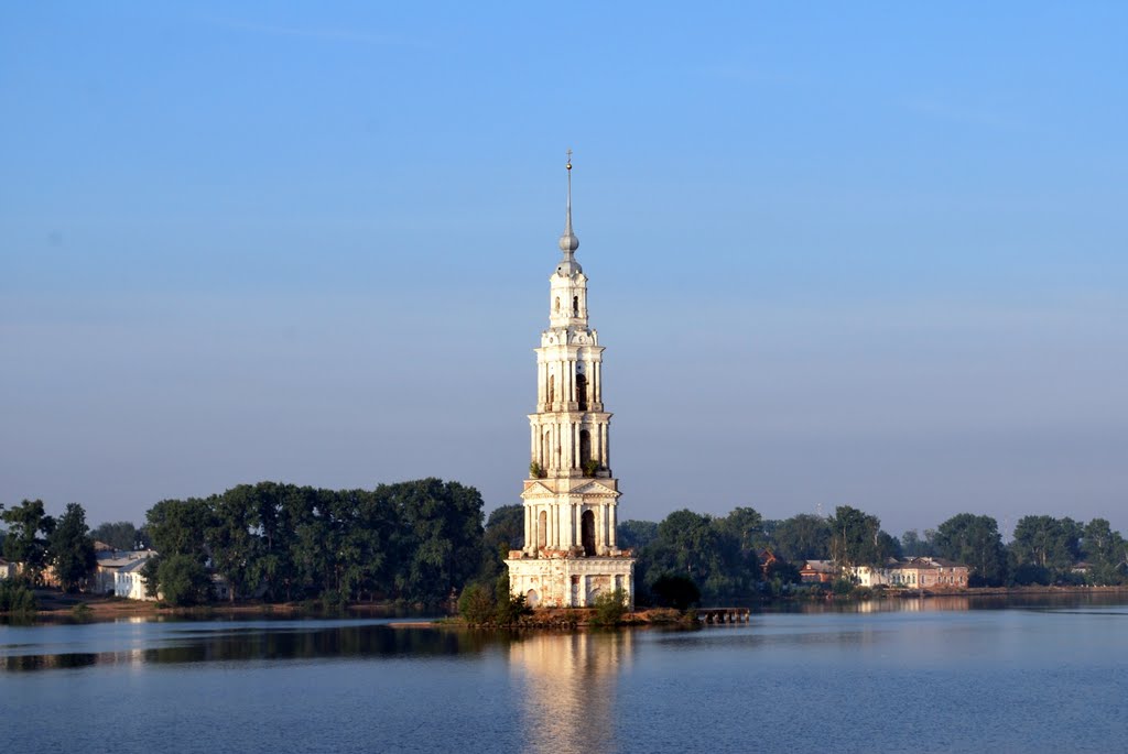 Калязин. Колокольня Никольского собора.  Kalyazin. The bell tower of St. Nicholas Cathedral.