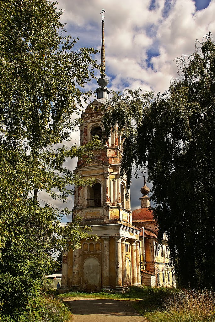 г. Кашин, Крестознаменская церковь..