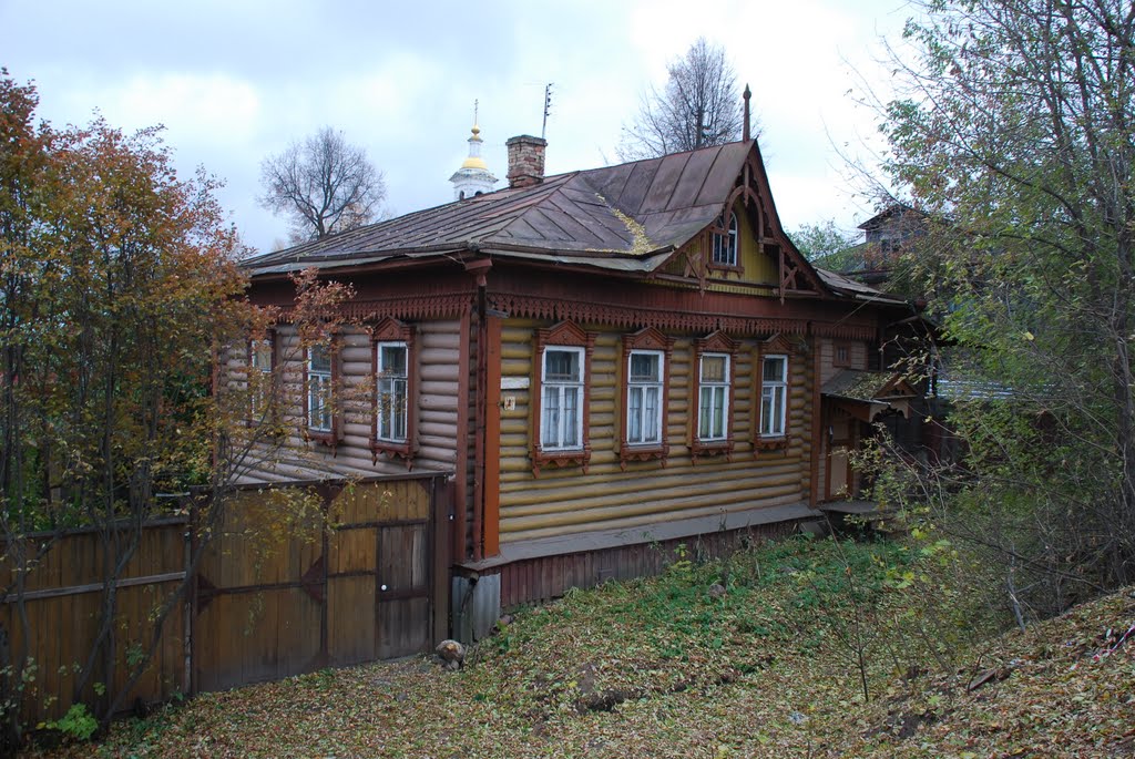 Кимры. Старый деревянный дом в начале ул. Орджоникидзе