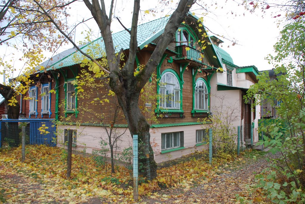 Кимры. Обезображенный старинный дом