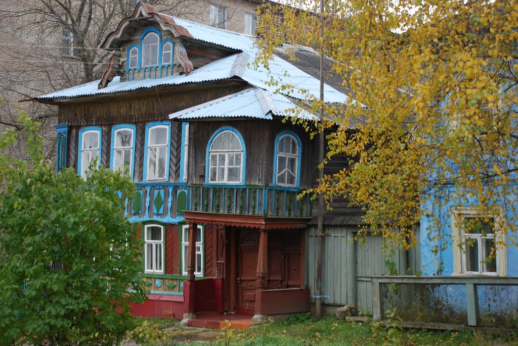 Кимры. Старый деревянный дом на улице Карла Либкнехта